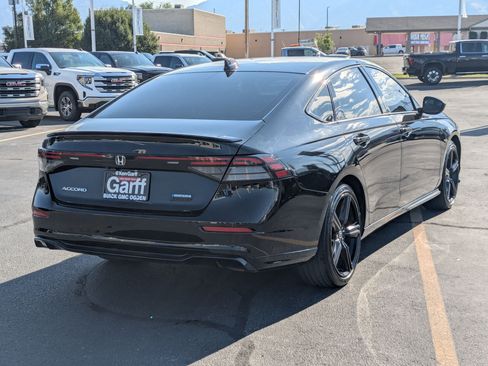 Used 2023 Honda Accord Sport image 3