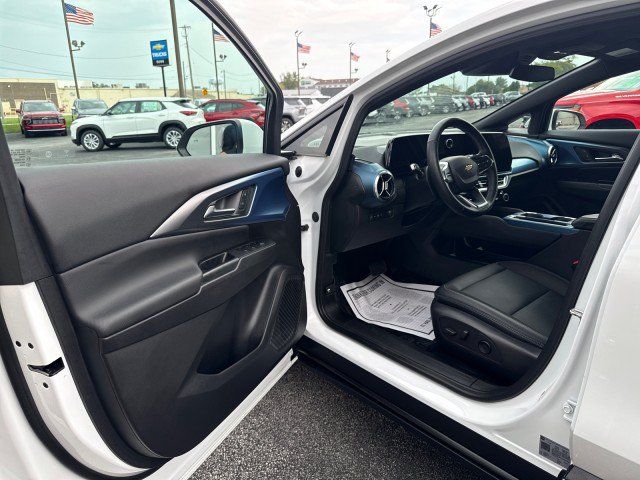 Used 2025 Chevrolet Equinox EV LT w/ Convenience Package FWD image 13