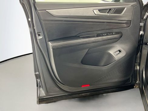 Used 2025 Volkswagen Atlas Cross Sport SE image 18