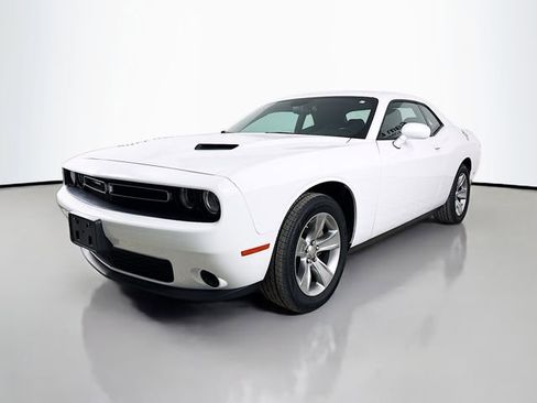 Used 2022 Dodge Challenger SXT image 3
