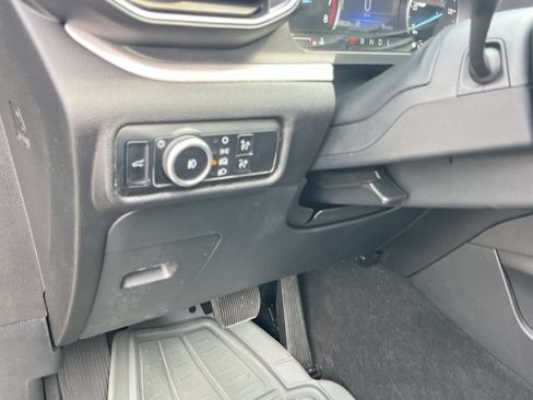 Used 2024 Ford Explorer XLT w/ Equipment Group 202A AWD/4WD image 37