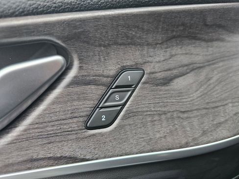 Used 2024 Jeep Grand Cherokee L Limited w/ Luxury Tech Group II image 17