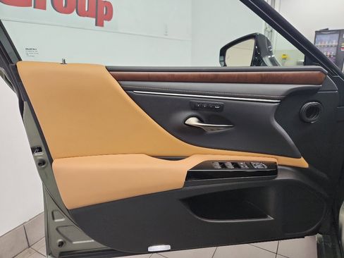 Used 2024 Lexus ES 350 Premium image 8