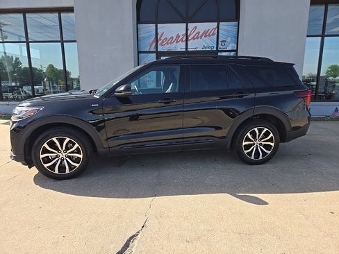 Used 2025 Ford Explorer ST-Line AWD/4WD image 5