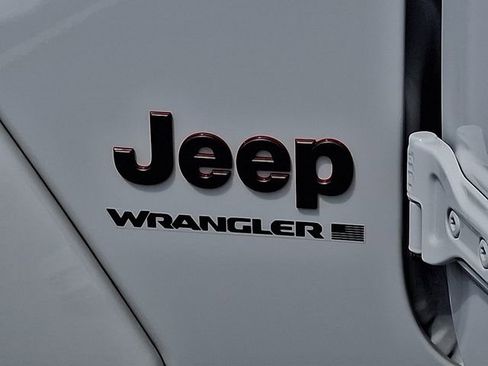 Used 2023 Jeep Wrangler Unlimited Rubicon AWD/4WD image 30