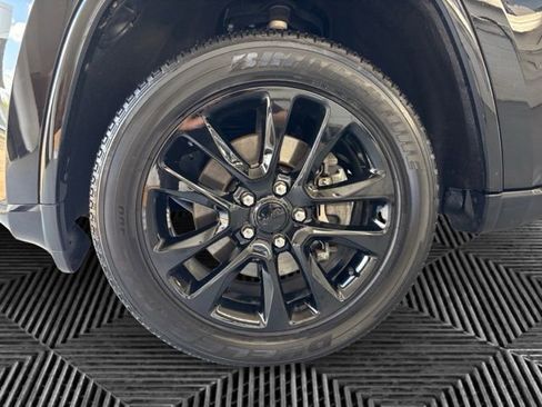 Used 2021 Jeep Grand Cherokee Laredo X AWD/4WD image 29