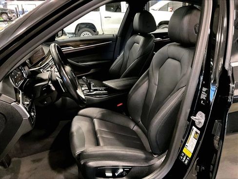 Used 2019 BMW 530i xDrive w/ Convenience Package AWD/4WD image 10