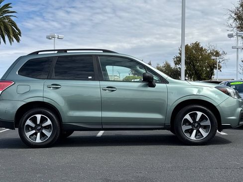 Used 2018 Subaru Forester 2.5i w/ Alloy Wheel Package AWD/4WD image 4