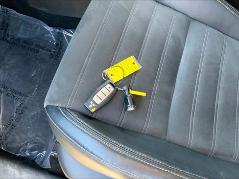 Used 2023 Mitsubishi Outlander SE image 13