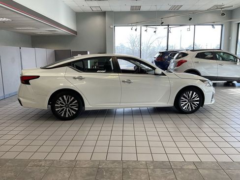 Used 2023 Nissan Altima 2.5 SV image 6