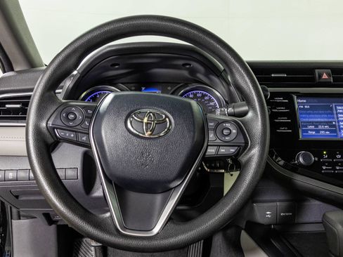 Used 2018 Toyota Camry LE FWD image 28