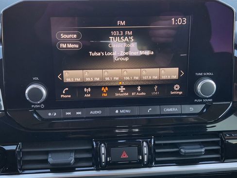 Used 2025 Nissan Pathfinder SV image 17