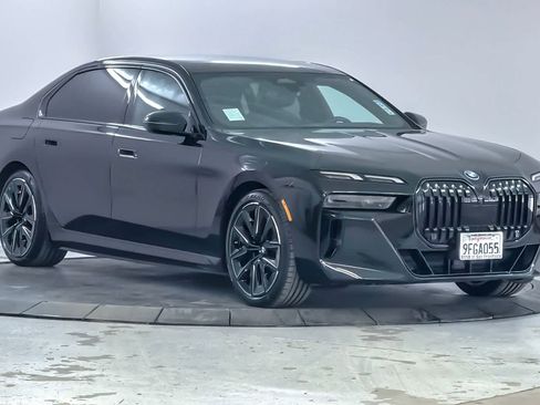 Used 2023 BMW i7 xDrive60 w/ Parking Assistance Package AWD/4WD image 9