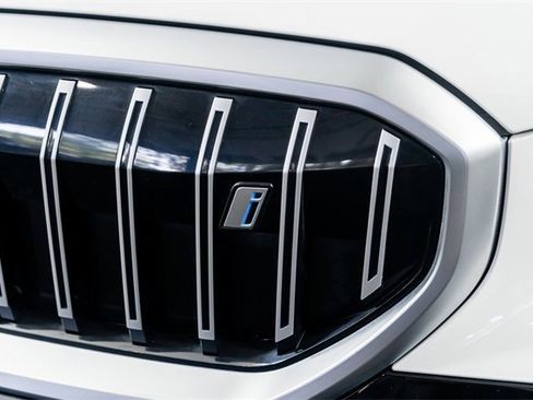 Used 2025 BMW i5 xDrive40 w/ M Sport Package image 39