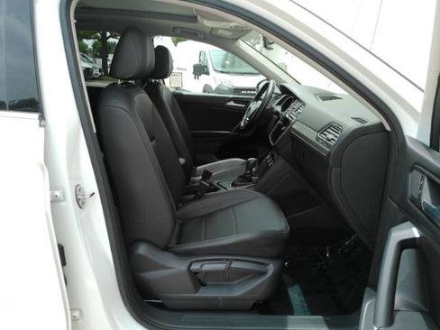 Used 2018 Volkswagen Tiguan SE w/ Panoramic Sunroof Package FWD image 19