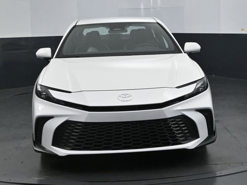 Used 2025 Toyota Camry SE image 8