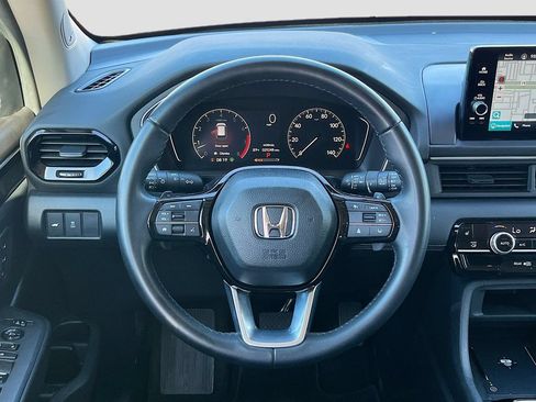 Used 2025 Honda Pilot Touring image 11