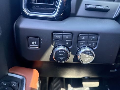 New 2026 GMC Sierra 2500 Denali Ultimate AWD/4WD image 18