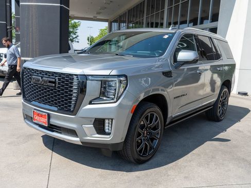 Used 2024 GMC Yukon Denali w/ Denali Reserve Package AWD/4WD image 3