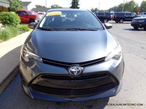 Used 2018 Toyota Corolla LE FWD image 19