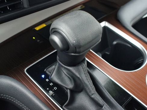 Used 2024 Toyota Sienna LE image 11