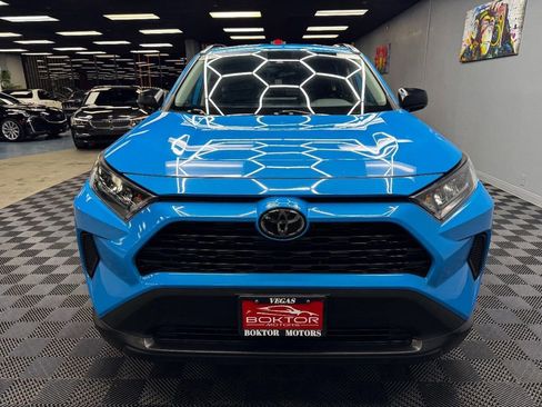Used 2020 Toyota RAV4 LE FWD image 4