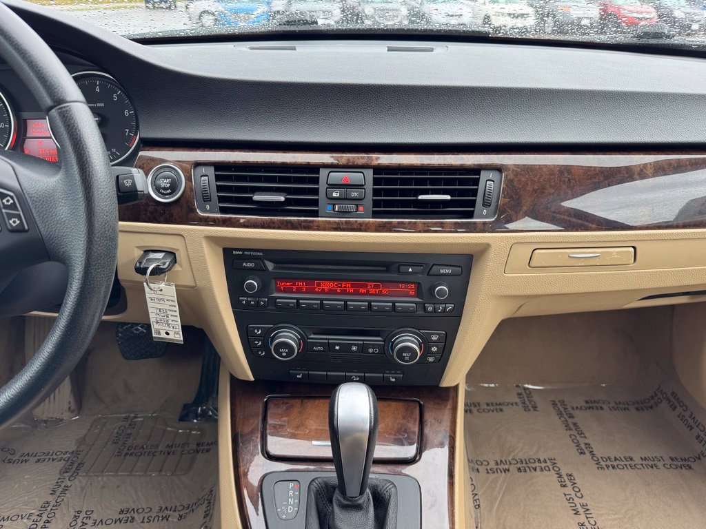 Used 2009 BMW 328i xDrive Sedan AWD/4WD image 2