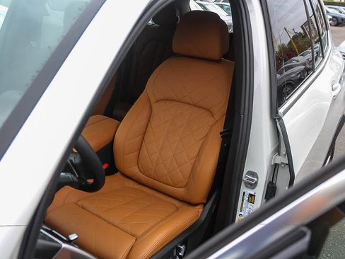 Used 2024 BMW X5 xDrive50e AWD/4WD image 27