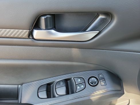 Used 2025 Nissan Altima 2.5 SV image 7