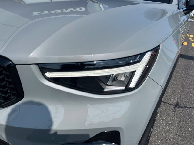 Certified 2024 Volvo XC40 B5 Core AWD/4WD image 8