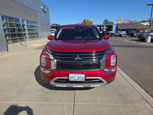 Used 2023 Mitsubishi Outlander SE image 8