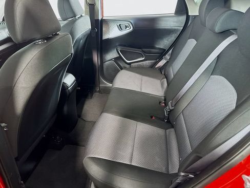 Used 2023 Kia Soul LX w/ LX Technology Package FWD image 17