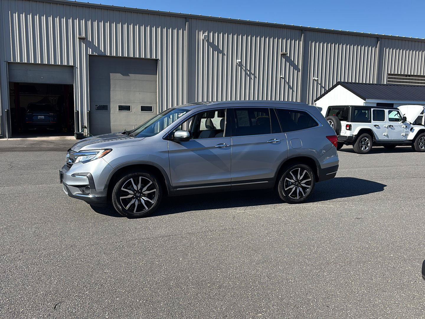 Used 2020 Honda Pilot Touring image 3