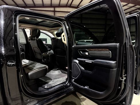 Used 2019 RAM 1500 Laramie AWD/4WD image 21