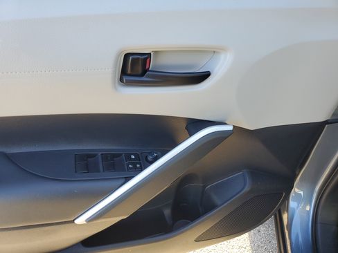 Used 2024 Toyota Corolla Cross L image 26