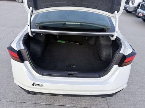 Used 2024 Nissan Altima 2.5 SR image 11