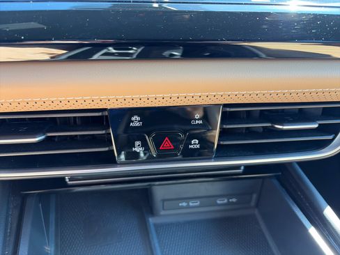 Certified 2024 Volkswagen Atlas Cross Sport SEL R-Line AWD/4WD image 29