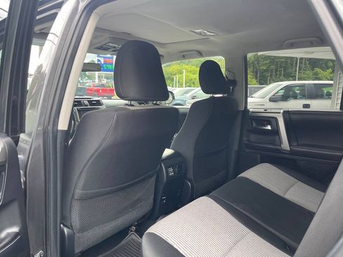 Used 2017 Toyota 4Runner SR5 AWD/4WD image 24