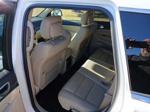 Certified 2022 Jeep Grand Cherokee Limited w/ Trailer Tow Group IV image 26