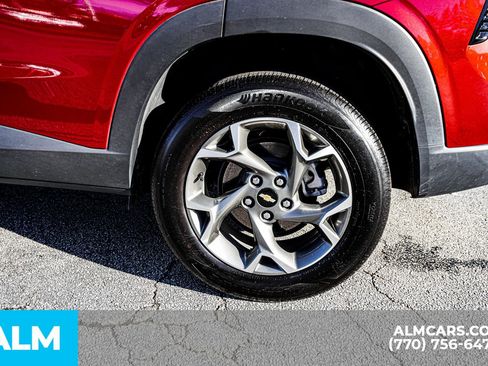 Used 2025 Chevrolet Trax LT w/ LT Convenience Package image 16