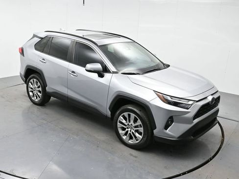 Used 2022 Toyota RAV4 XLE Premium image 36
