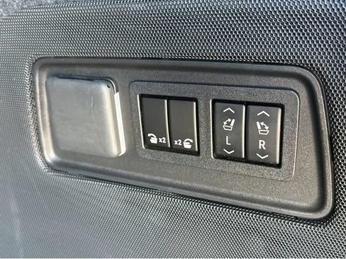 Certified 2021 Cadillac Escalade Sport Platinum w/ LPO, ONYX Package RWD image 32