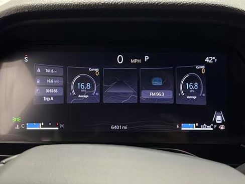 Used 2025 Jeep Grand Cherokee Altitude AWD/4WD image 16