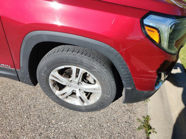 Used 2020 GMC Terrain SLE w/ Driver Convenience Package FWD image 2