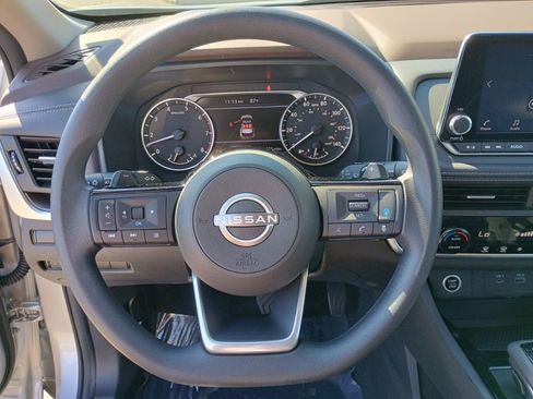 Used 2023 Nissan Rogue SV image 24