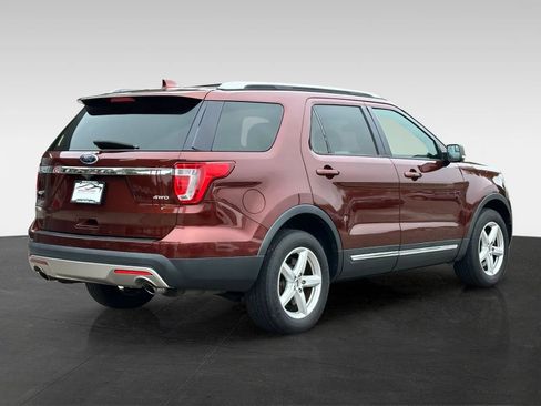 Used 2016 Ford Explorer XLT w/ Equipment Group 202A AWD/4WD image 7