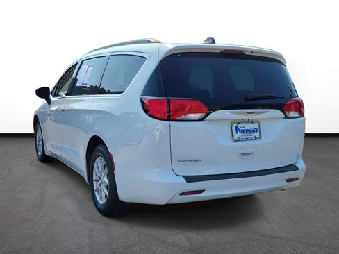 Used 2021 Chrysler Voyager Lxi FWD image 3