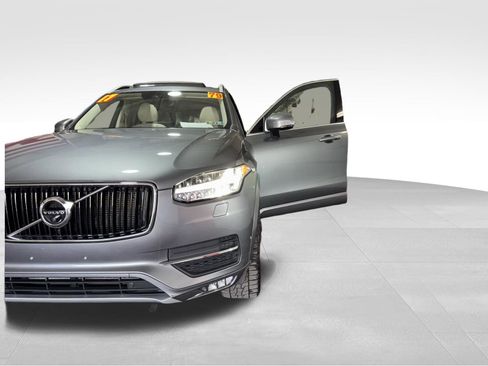 Used 2017 Volvo XC90 T6 Momentum w/ Vision Package image 24