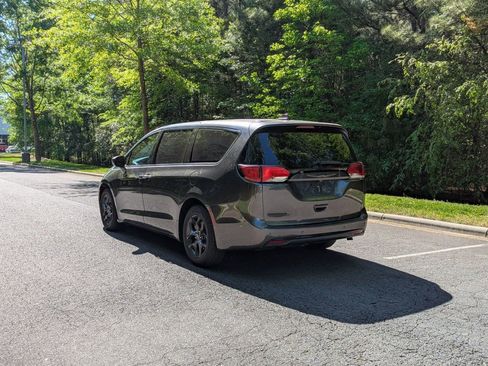 Used 2018 Chrysler Pacifica Touring Plus w/ S Appearance Package FWD image 7