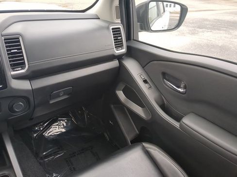 Certified 2024 Nissan Frontier SL w/ Technology Package RWD image 17